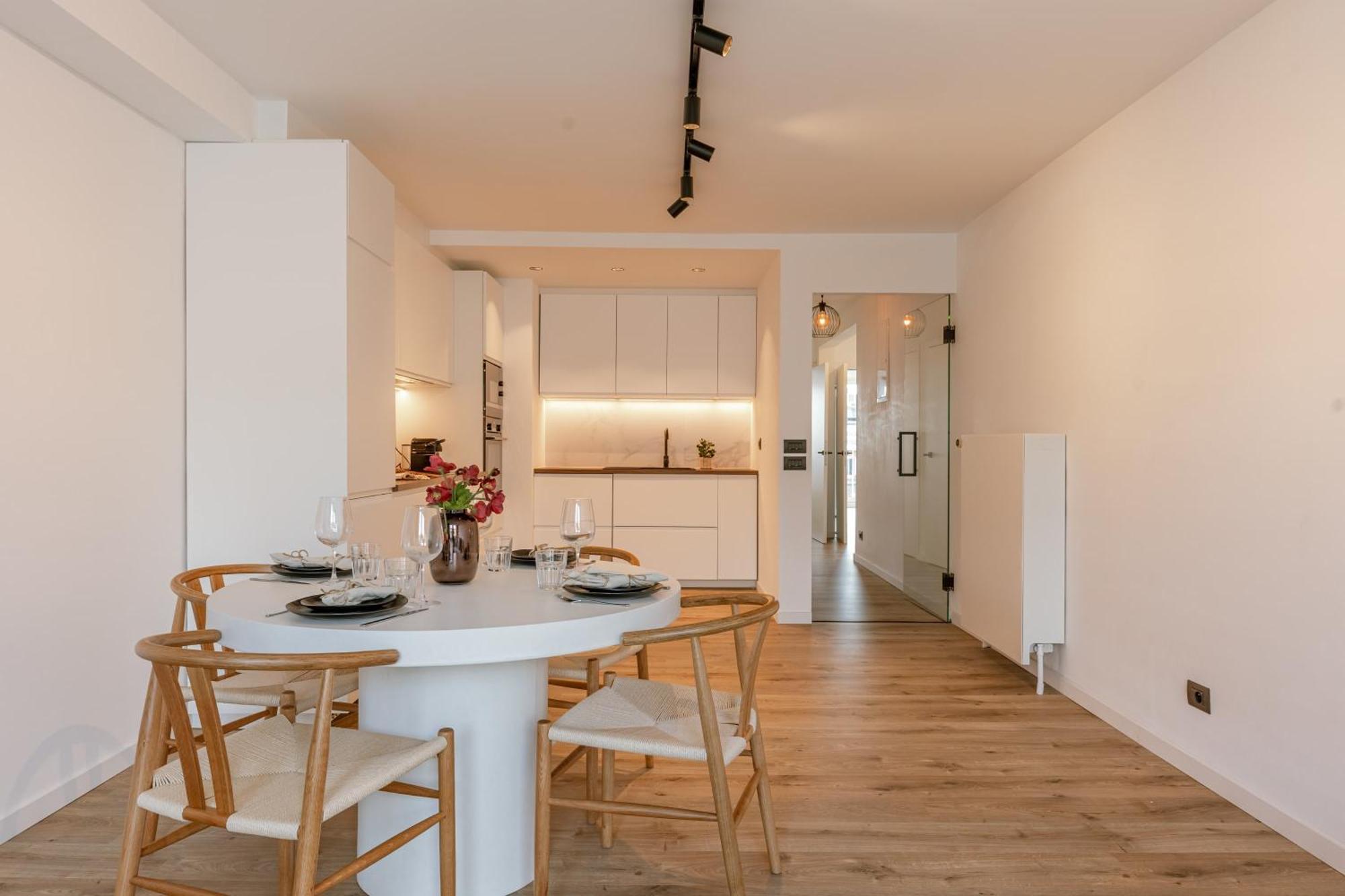 Oom-be-ost-wars-3 Apartment *